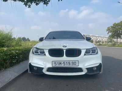 BMW 320i model 2010 có giao lưu xe khác