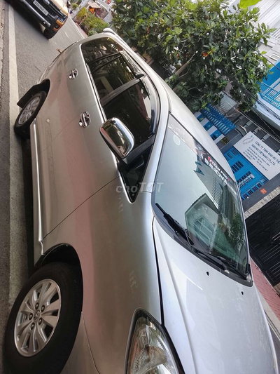Toyota Innova Bạc 7 chỗ