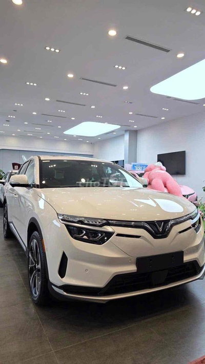 VF8 LUX LÁI ĐẲNG CẤP-KHÁC BIỆT-GẦN 500 Kilomet/SAC