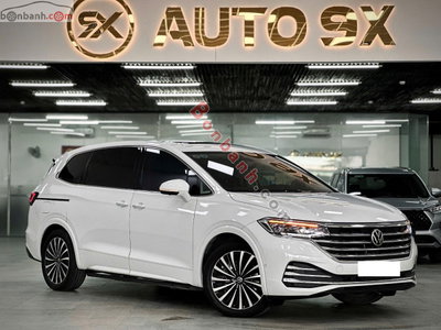Xe Volkswagen Viloran Luxury 2024