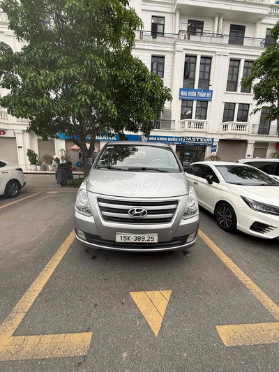 Hyundai Starex 2017 Bạc