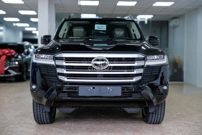 Toyota Land Cruiser LC300 2025 mới sẵn giao ngay