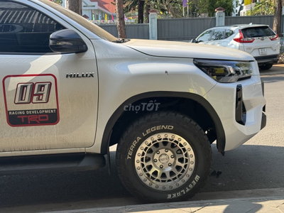 Toyota Hilux 2025 Trắng 9000 km