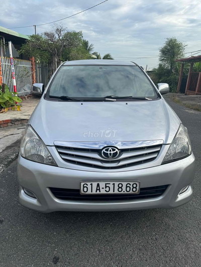 Toyota Innova 2011 G - 1400 km