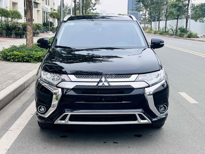 OUTLANDER 2023 mới 7000km ( bảy nghìn km )