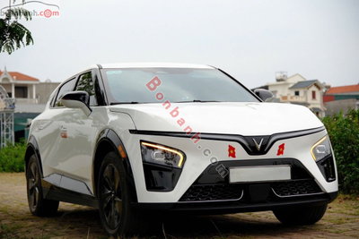 Xe VinFast VF7 Eco 2025