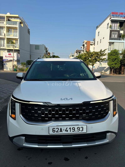 Kia Carnival 2024 2.2D Luxury 8 chỗ - 33000 km