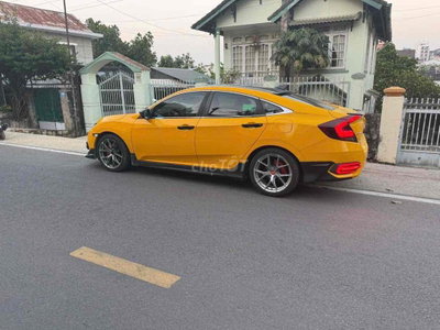 Honda Civic 2017 1.5L Vtec Turbo - 100000 km
