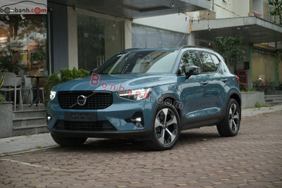 Xe Volvo XC40 Ultimate B5 AWD 2022