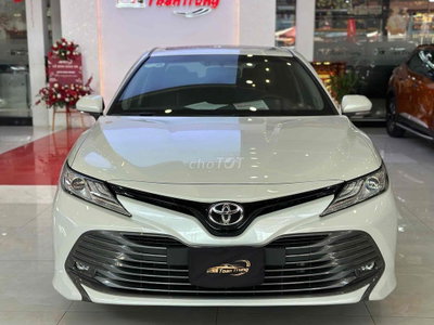 Toyota Camry màu Trắng