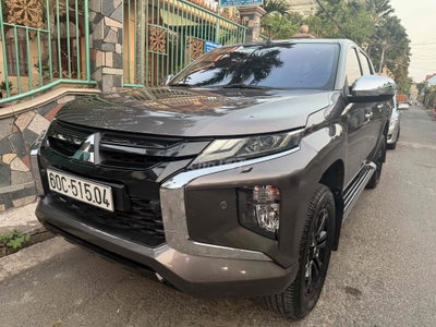 Mitsubishi Triton Full 2 cầu Nâu đen