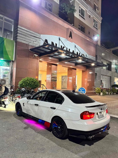 BMW 320i 2010 Trắng Bản hiếm