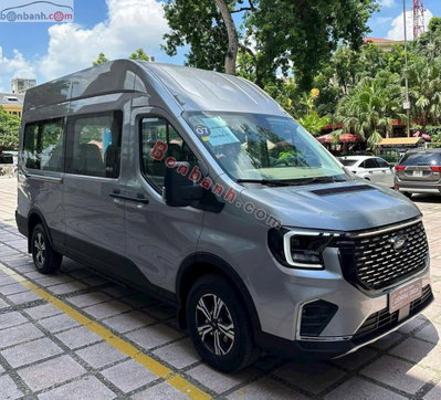 Xe Ford Transit Premium 2026