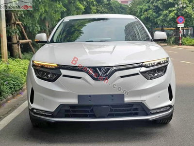 Xe VinFast VF8 Eco 2026
