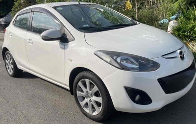 Mazda 2 2012 Trắng 82155 km