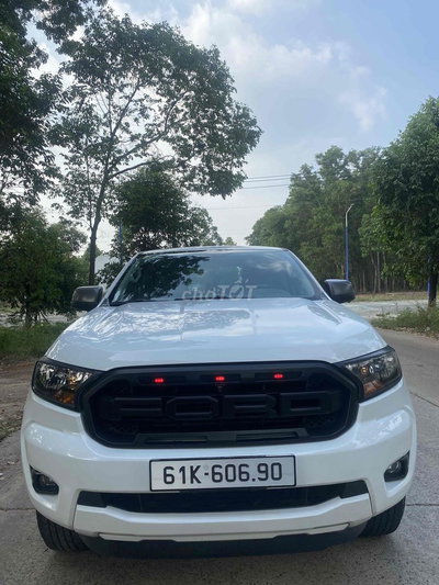Ford Ranger Trắng 5 chỗ