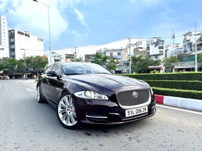 Jaguar XJL màu Nâu