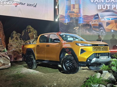 Xe Toyota Hilux Trailhunter 2.8L 4x4 AT 2026
