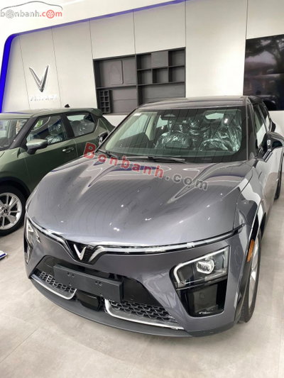 Xe VinFast VF7 Eco 2026