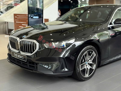 Xe BMW 5 Series 520i 2026