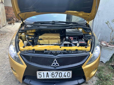 Mitsubishi Grandis Vàng