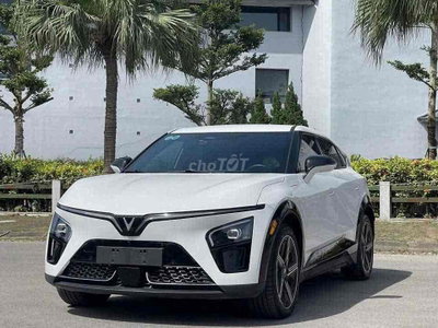 VinFast VF7