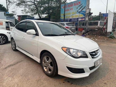 Hyundai Avante Trắng 5 chỗ