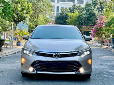 Toyota Camry 2018 2.0E Vàng cát
