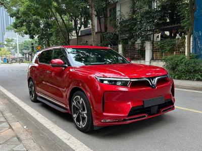 VinFast VF9 PLUS 2025 Đỏ