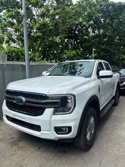 Ford Ranger XLS chỉ 197tr nhận xe.