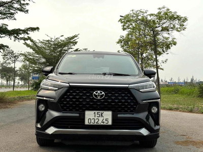Toyota Veloz Cross Đen 7 chỗ