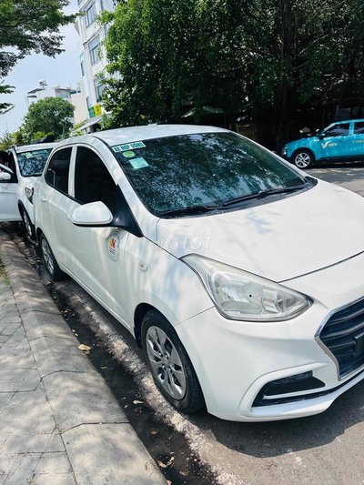 Hyundai Grand i10 Trắng 5 chỗ