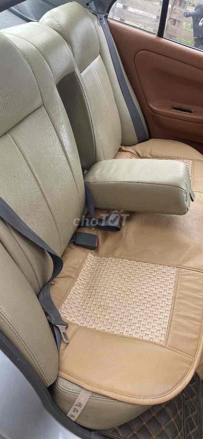 Mitsubishi Lancer 5 chỗ Bạc