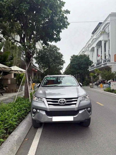 Toyota Fortuner 2019 Bạc