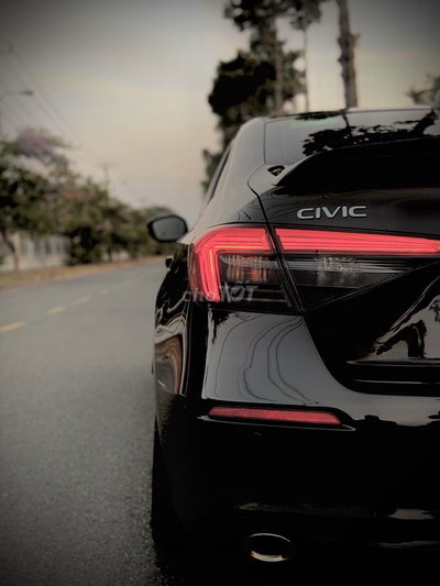 Honda Civic 2023 DKLĐ 01/2024 RS Đen 12.000km