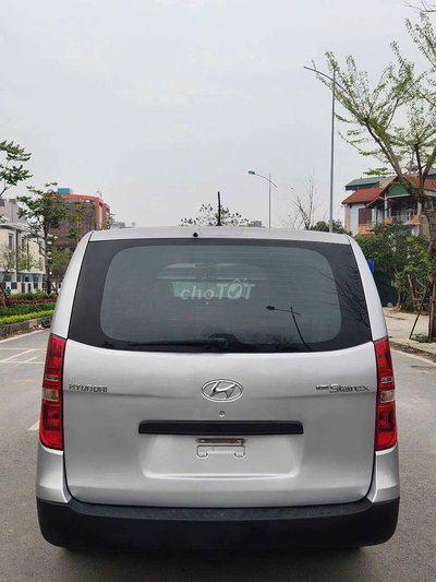 Hyundai Starex 2016 Bạc