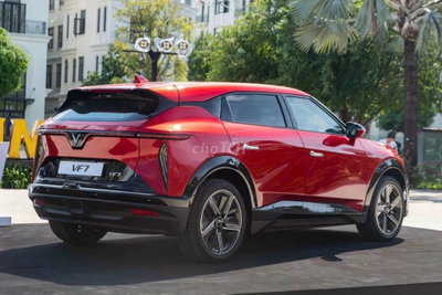 Xe điện Vinfast VF7 Đỏ đưa trươc 100 tr lấy xe