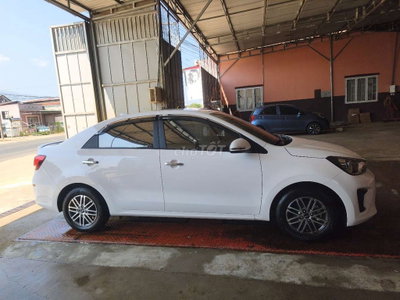 Kia Soluto MT Deluxe 2025 Trắng nguyên bản