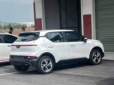 Xe Vinfast VF5 Trắng ra biển vàng hỗ trợ 2 app