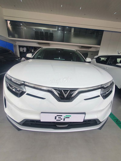 VF8 ECO 2024 Trắng Nội thất đen