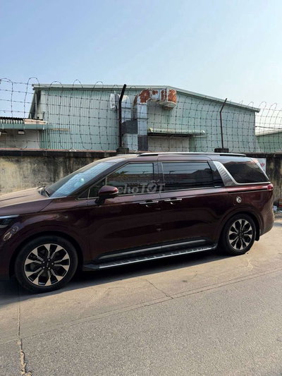 Kia Carnival 2023 Premium 2.2 7 chỗ - Đỏ