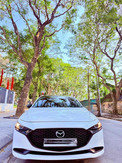 Mazda 3 Delux AT Sedan