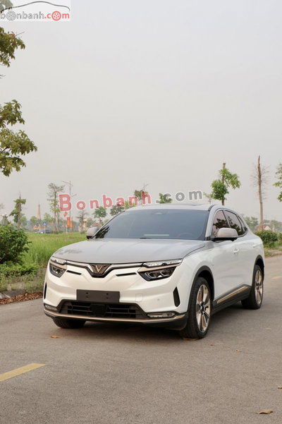 Xe VinFast VF8 Hoả long 2024