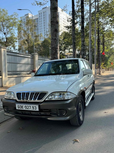 SsangYong 7 chỗ màu Trắng
