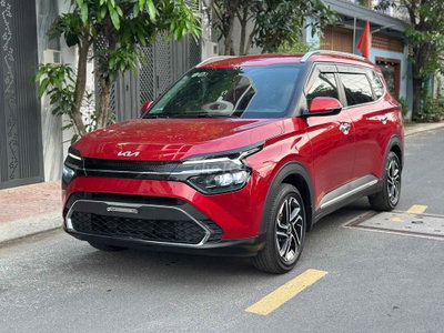 Kia Carens 2024 Luxury màu đỏ rất mới