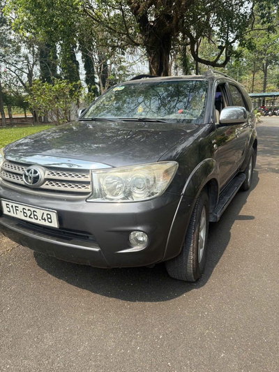 Toyota Fortuner 2011 2.5 dầu số sàn