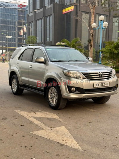 Xe Toyota Fortuner 2.7V 4x2 AT 2013