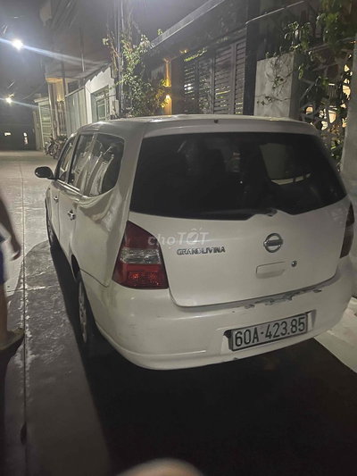 Nissan Grand Livina 2011 Trắng