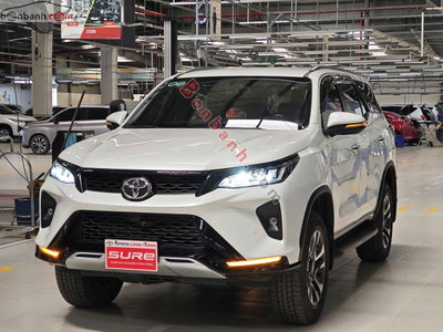 Xe Toyota Fortuner 2.4G 4x2 AT Legender 2021