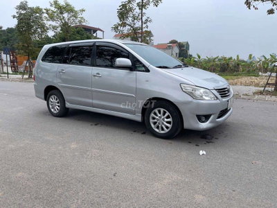 ít tiền có Tyota Innova 2013 AT zin chạy